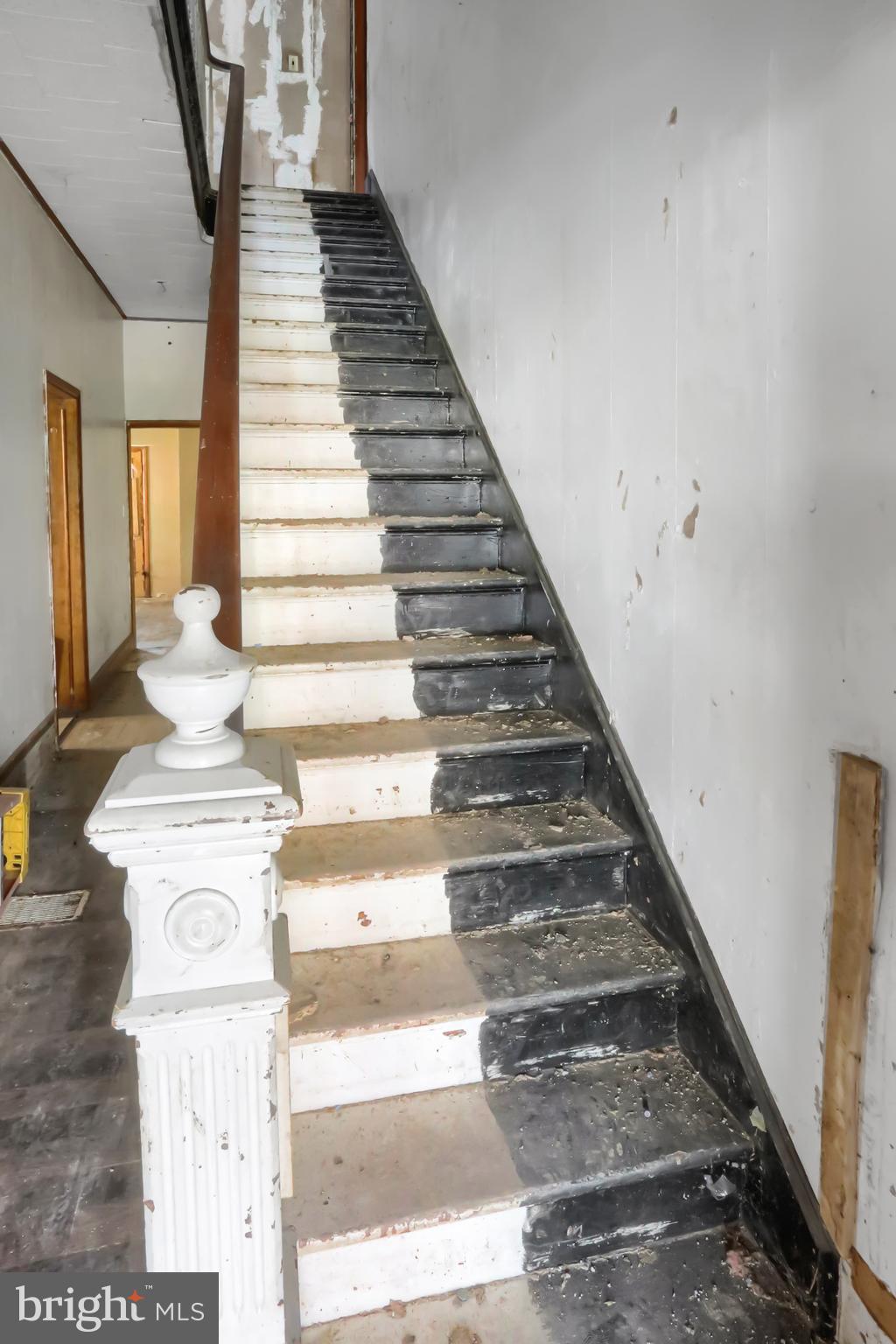 304-306 E MARKET STREET