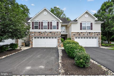 Townhouse For Sale - 28 Sutton Court<br/> PENNINGTON, NJ 08534