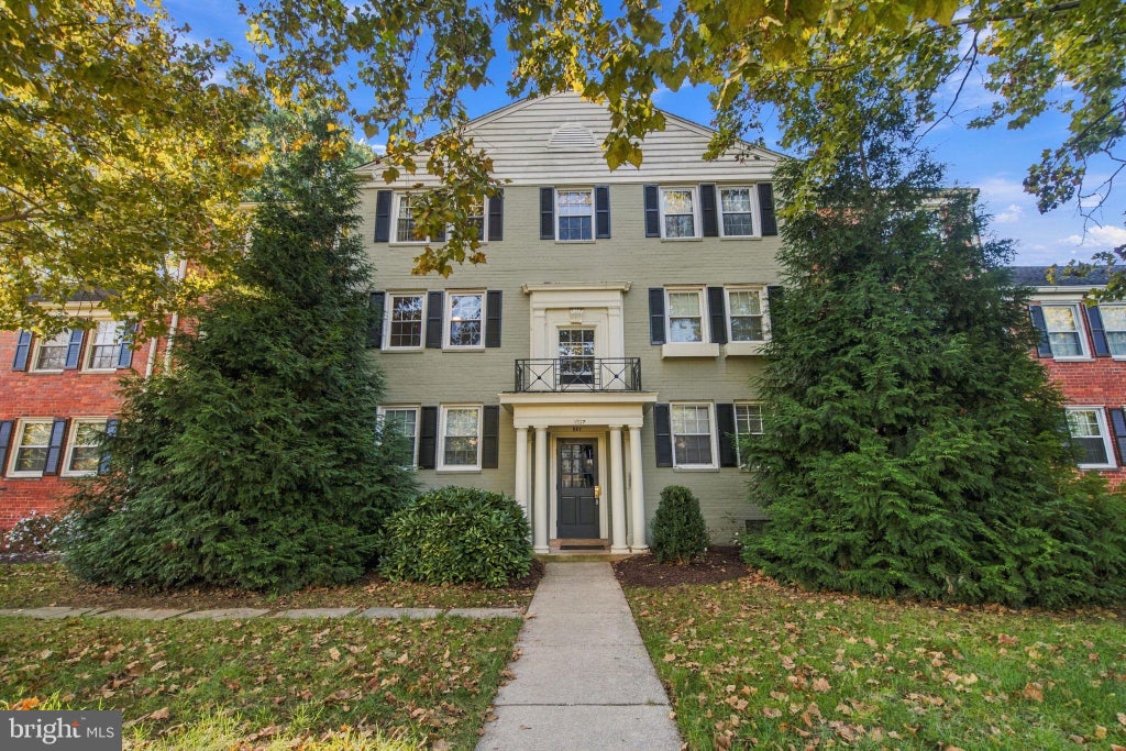 Photo of 1107 Belle View Boulevard #B1, ALEXANDRIA, VA 22307 (MLS # VAFX2347298)
