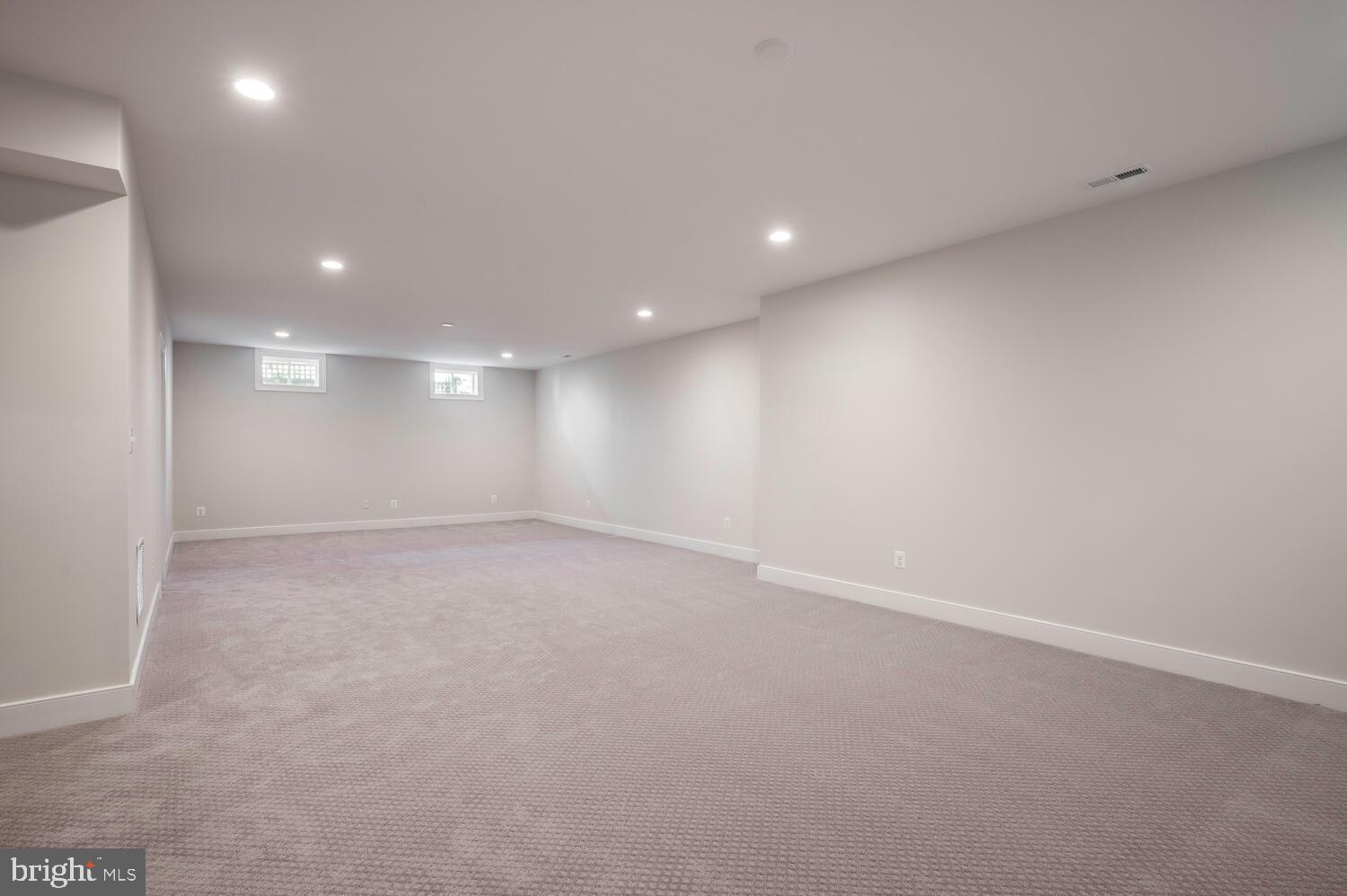 BERKSHIRE OAKWOOD - Residential