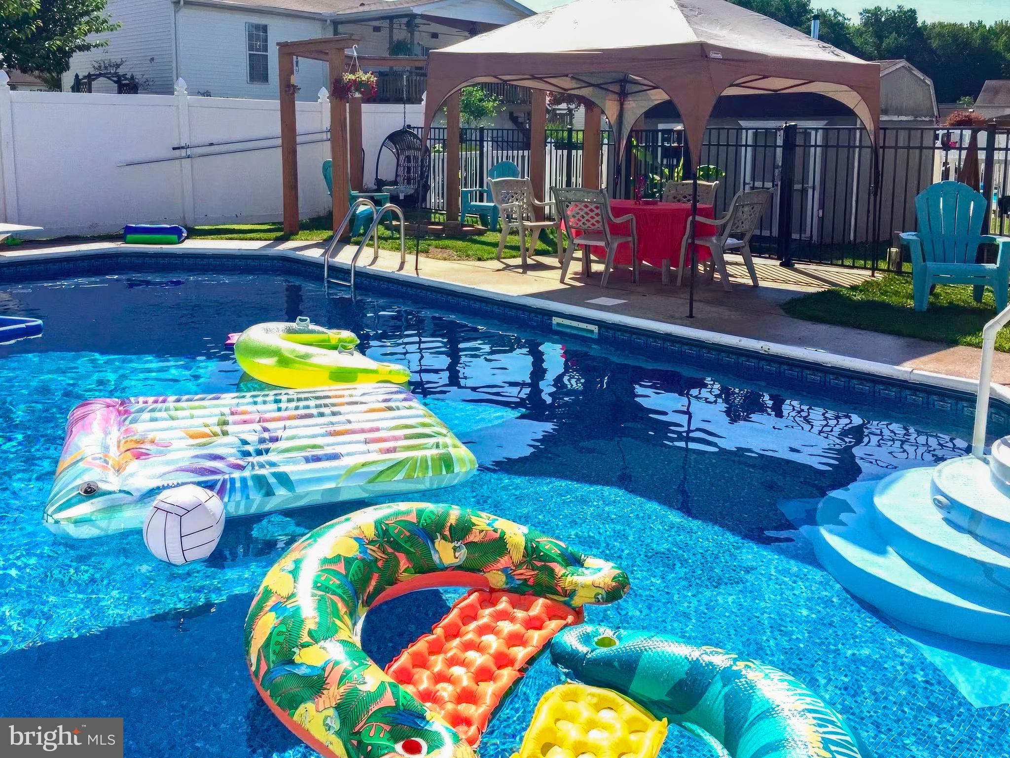 BAY COUNTRY - Residential