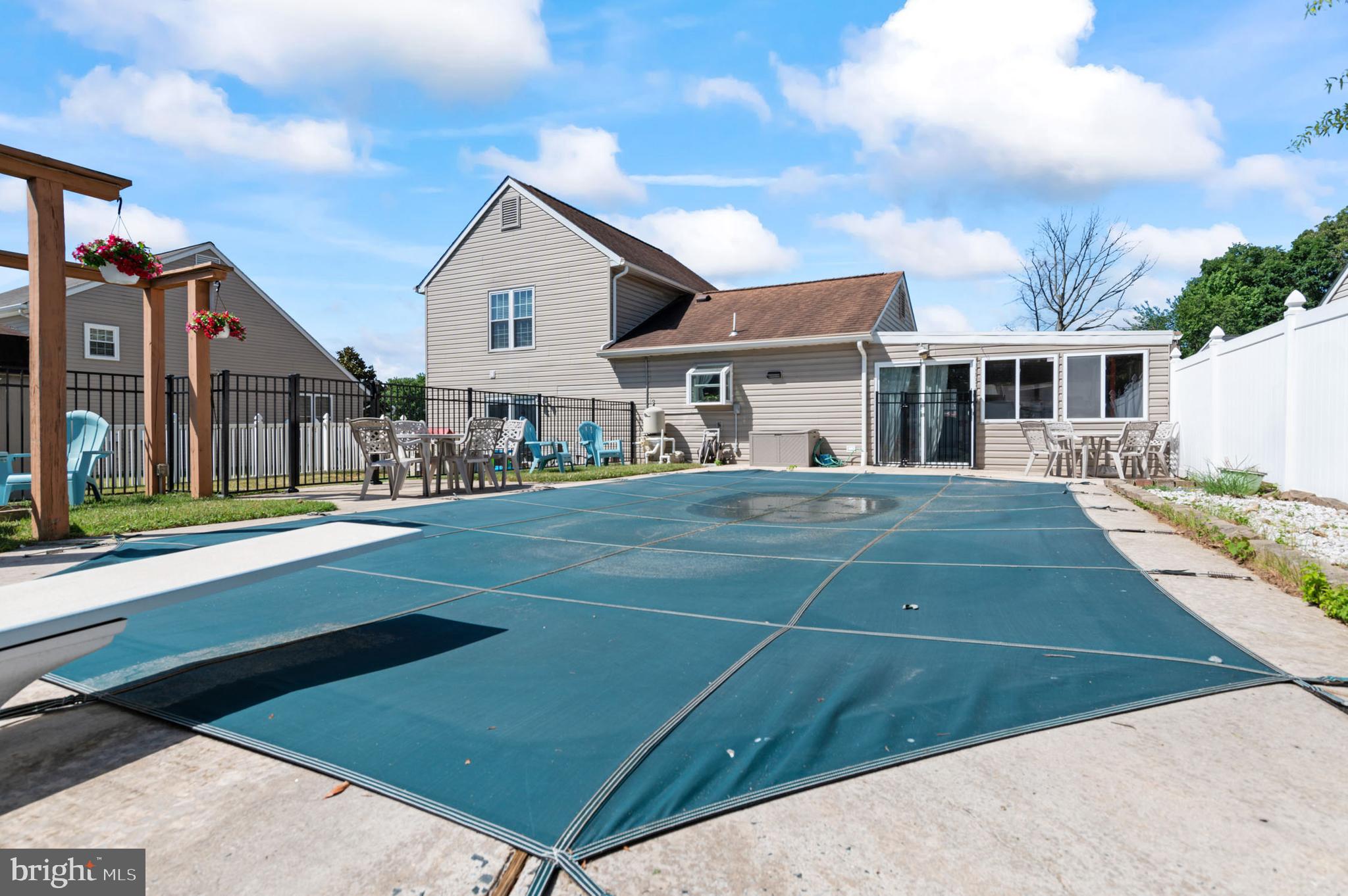 BAY COUNTRY - Residential