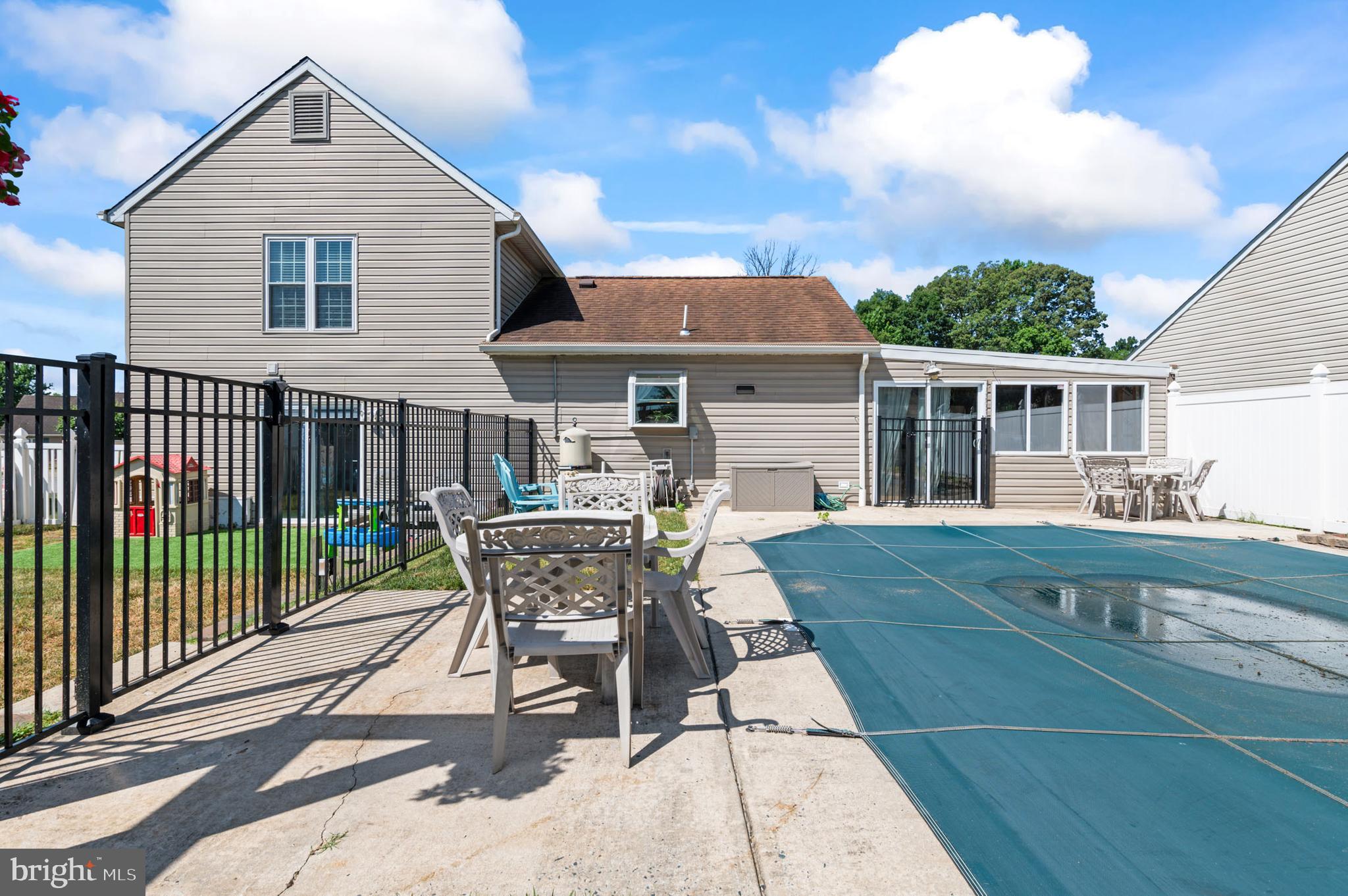 BAY COUNTRY - Residential