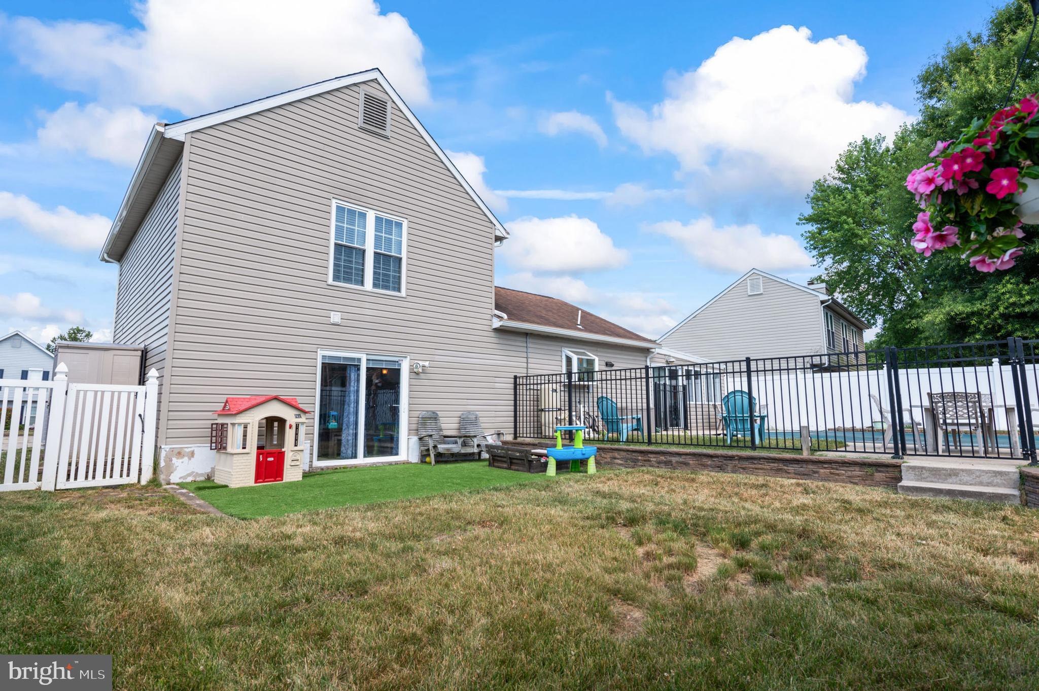 BAY COUNTRY - Residential