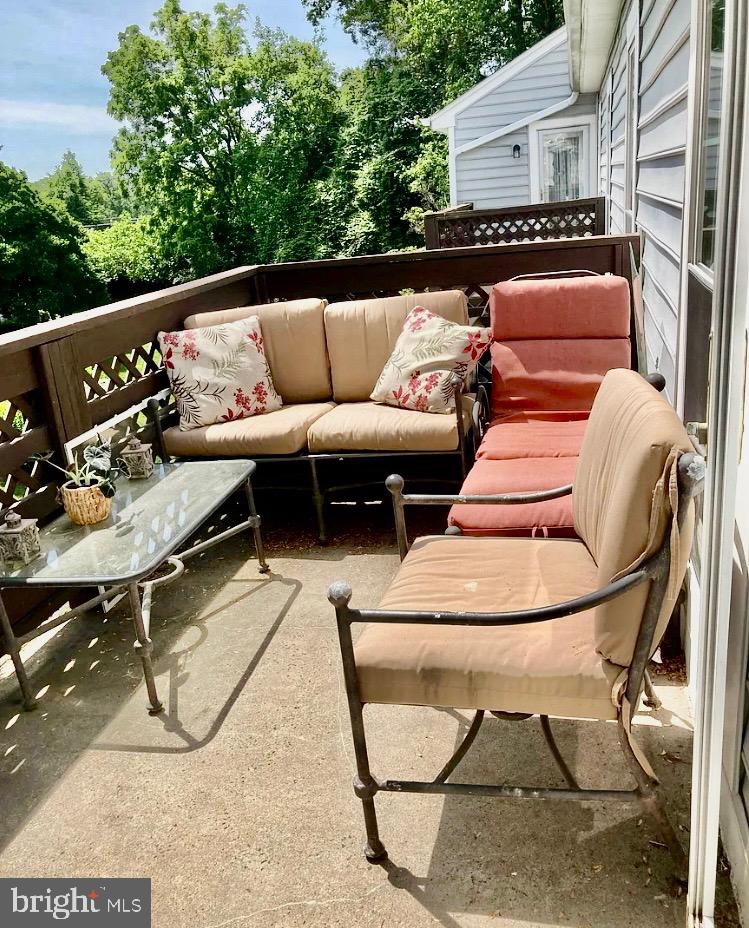 THE OAKTON - Residential