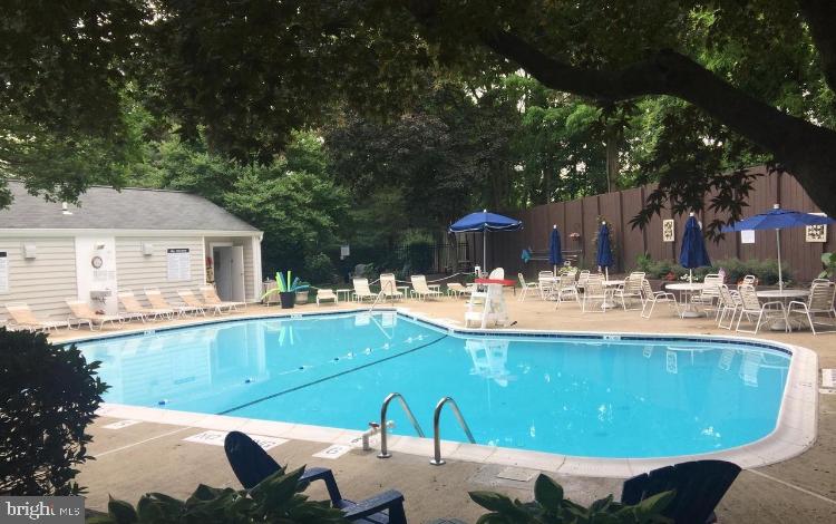 THE OAKTON - Residential