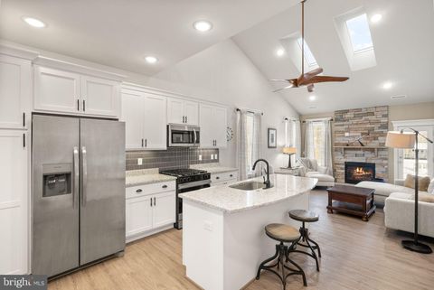 Townhouse For Sale - 5713 Finley Rose Court<br/> FREDERICKSBURG, VA 22407