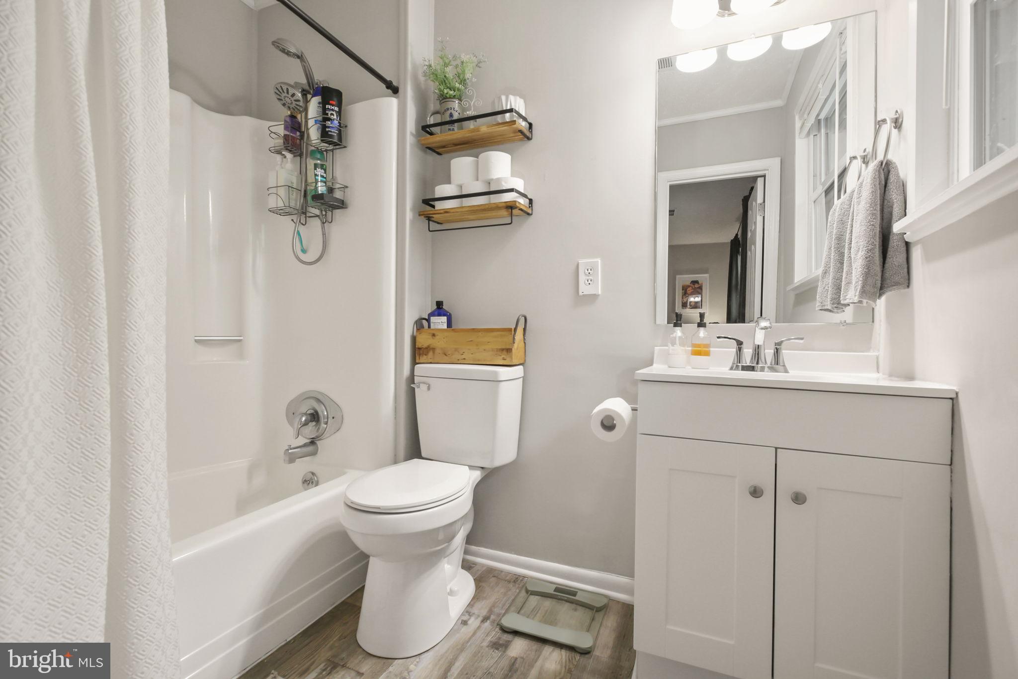 LAKE WILDERNESS - Residential