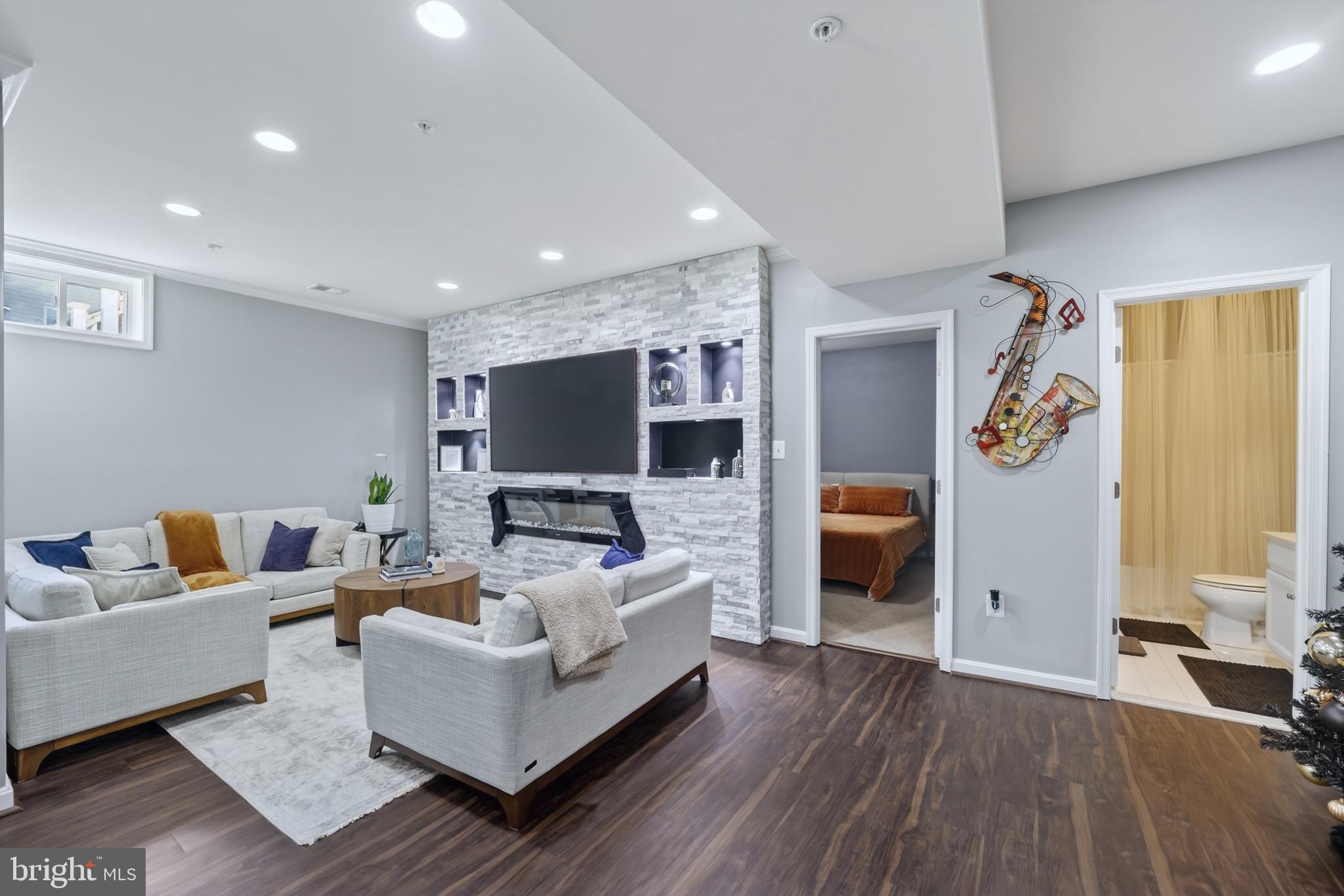 WOODMORE TOWNE CENTRE - Residential