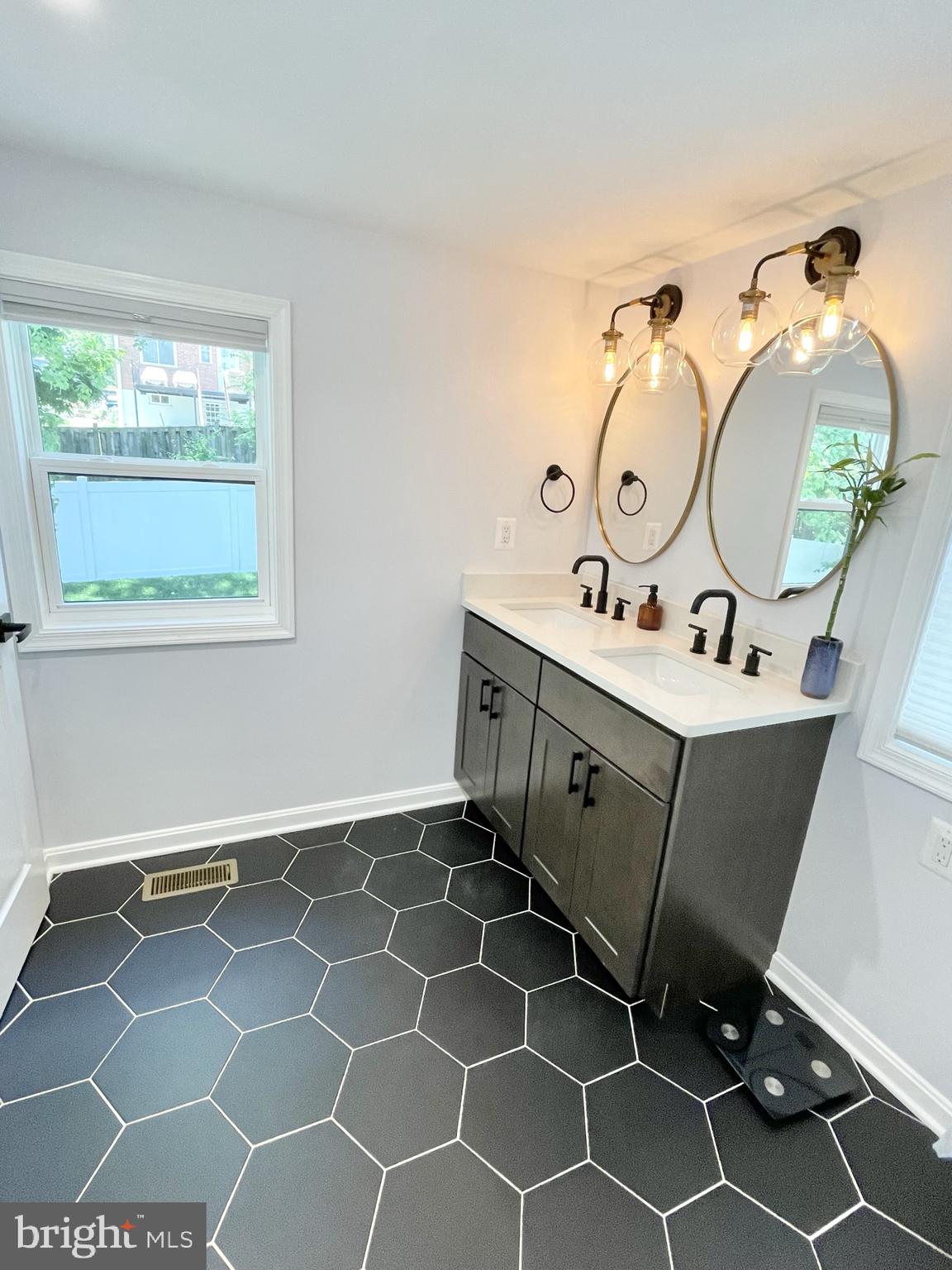 HUNTINGTON - Residential Lease