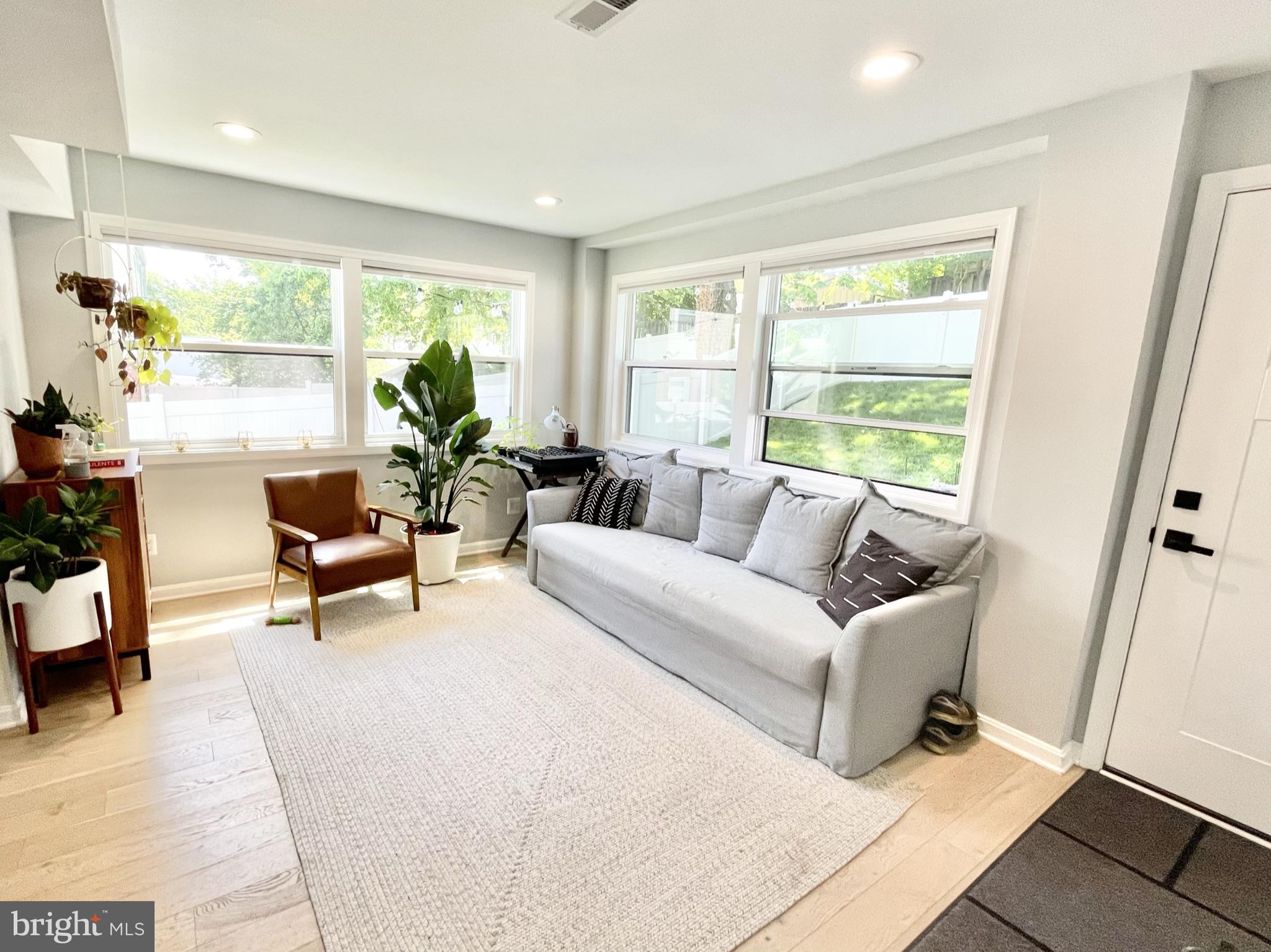 HUNTINGTON - Residential Lease