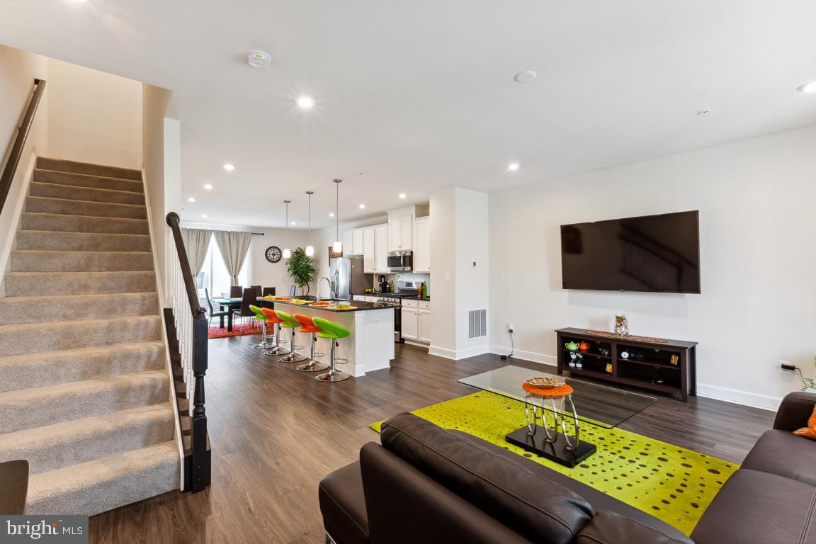 CAPITAL COURT - Residential Lease