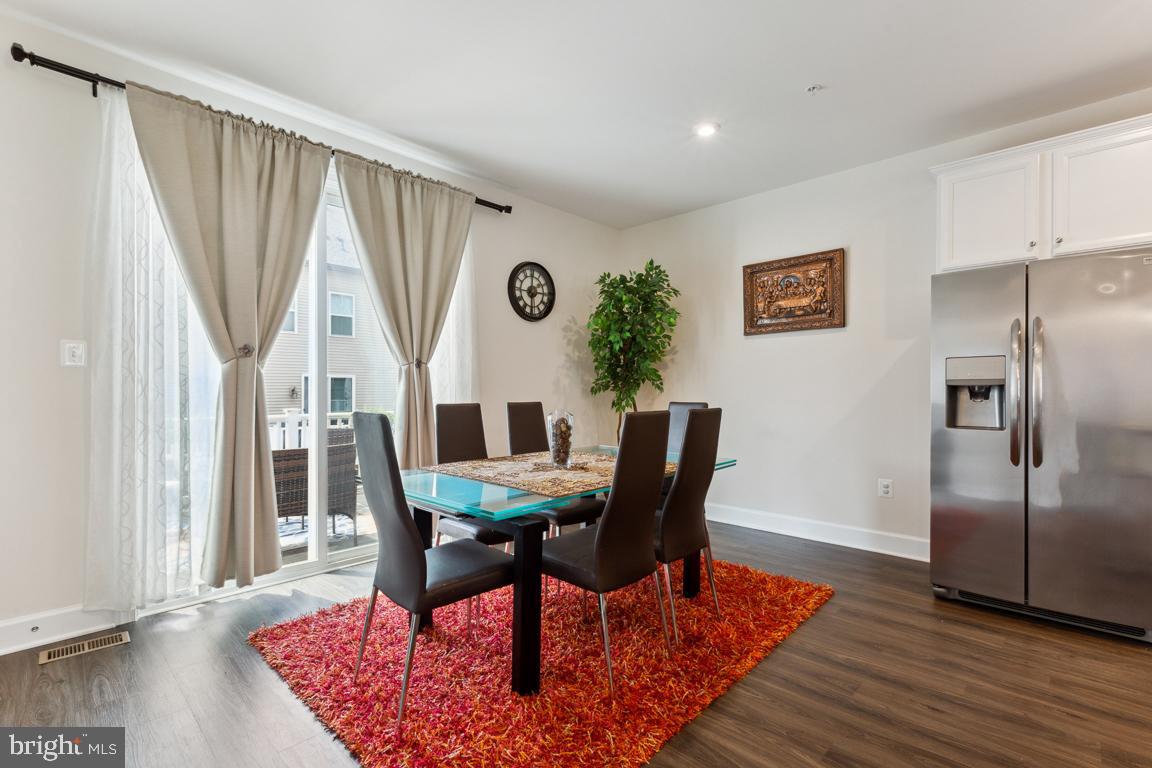 CAPITAL COURT - Residential Lease