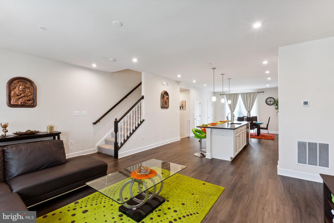 CAPITAL COURT - Residential Lease