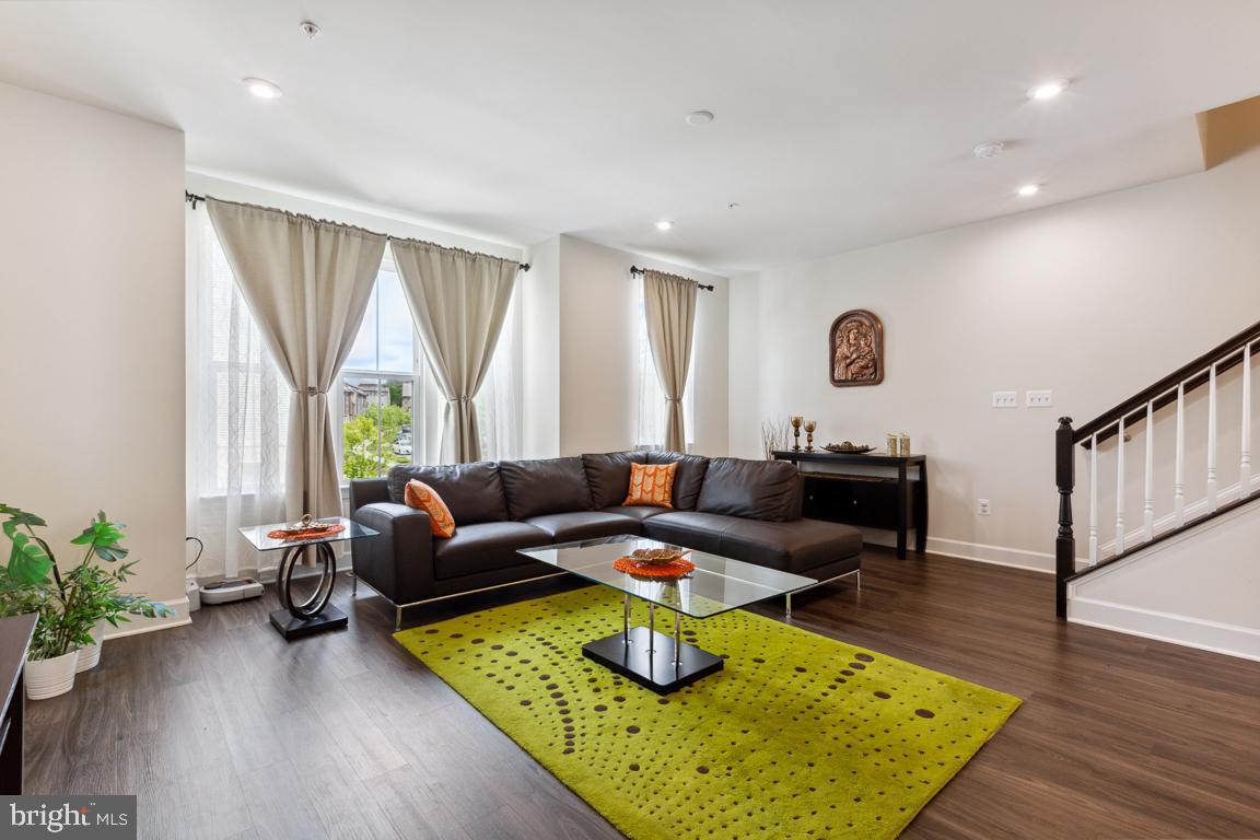 CAPITAL COURT - Residential Lease