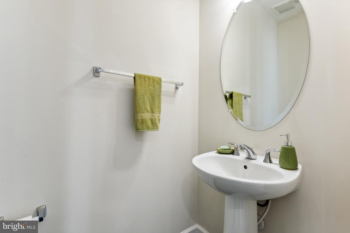 CAPITAL COURT - Residential Lease