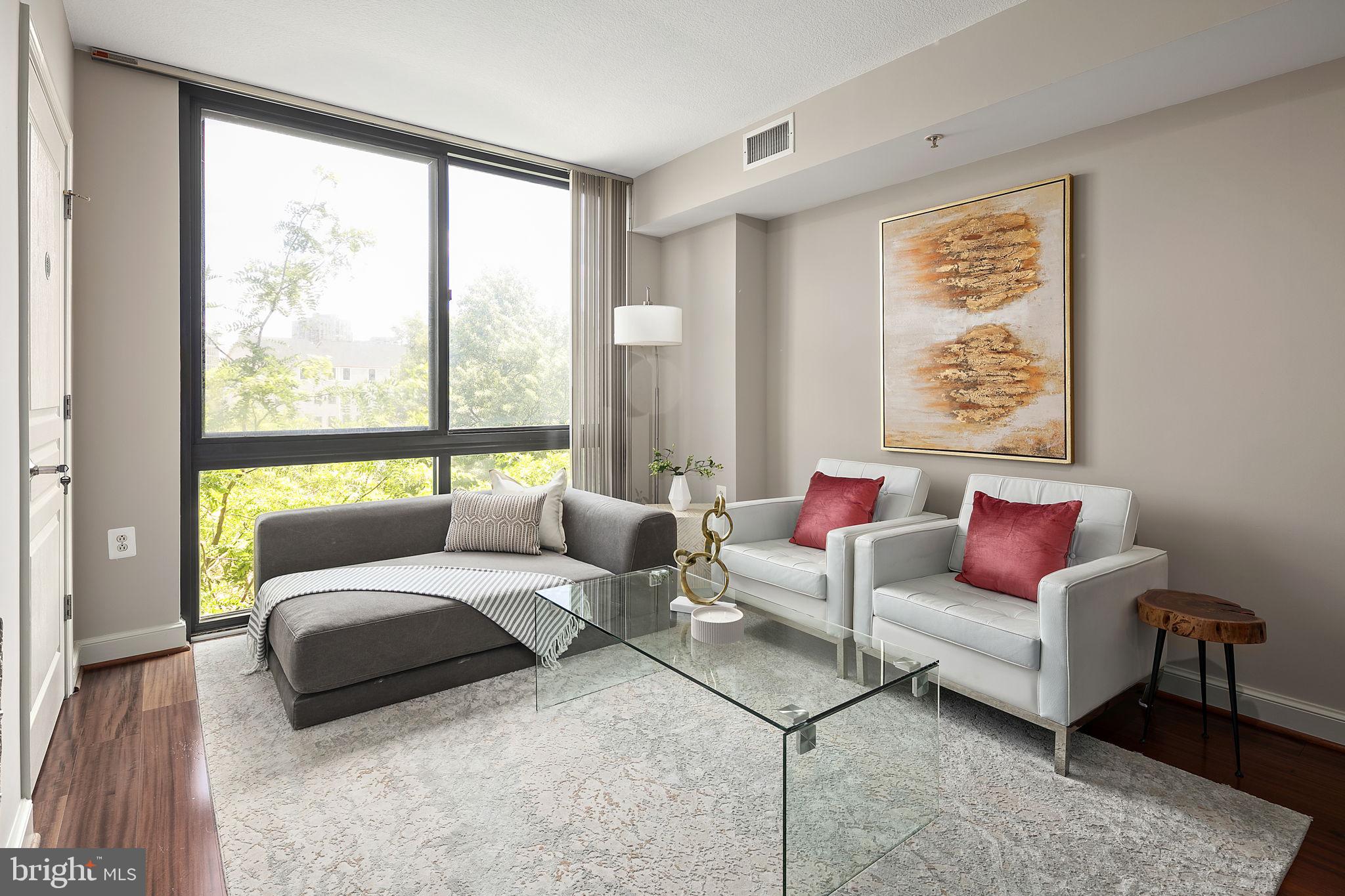 MIDTOWN ALEXANDRIA STATION CONDOMINIUM - Residential Lease