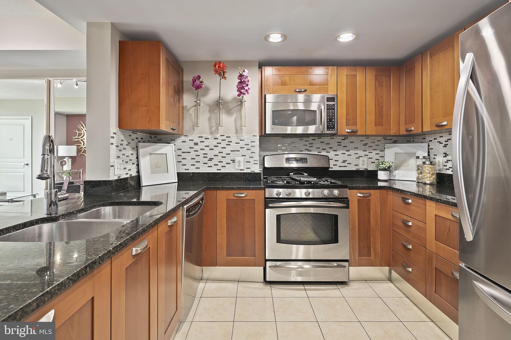 MIDTOWN ALEXANDRIA STATION CONDOMINIUM - Residential Lease