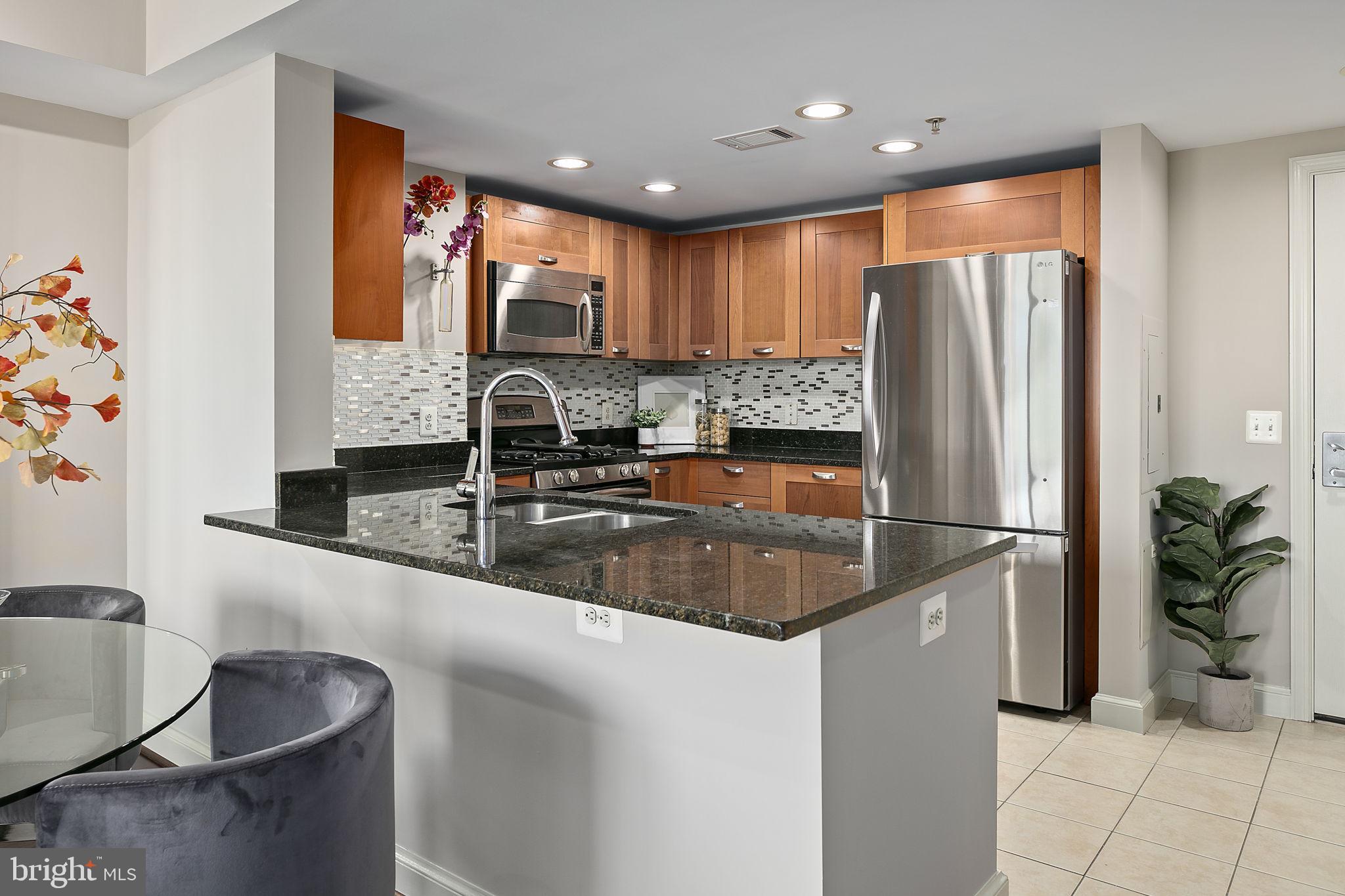 MIDTOWN ALEXANDRIA STATION CONDOMINIUM - Residential Lease