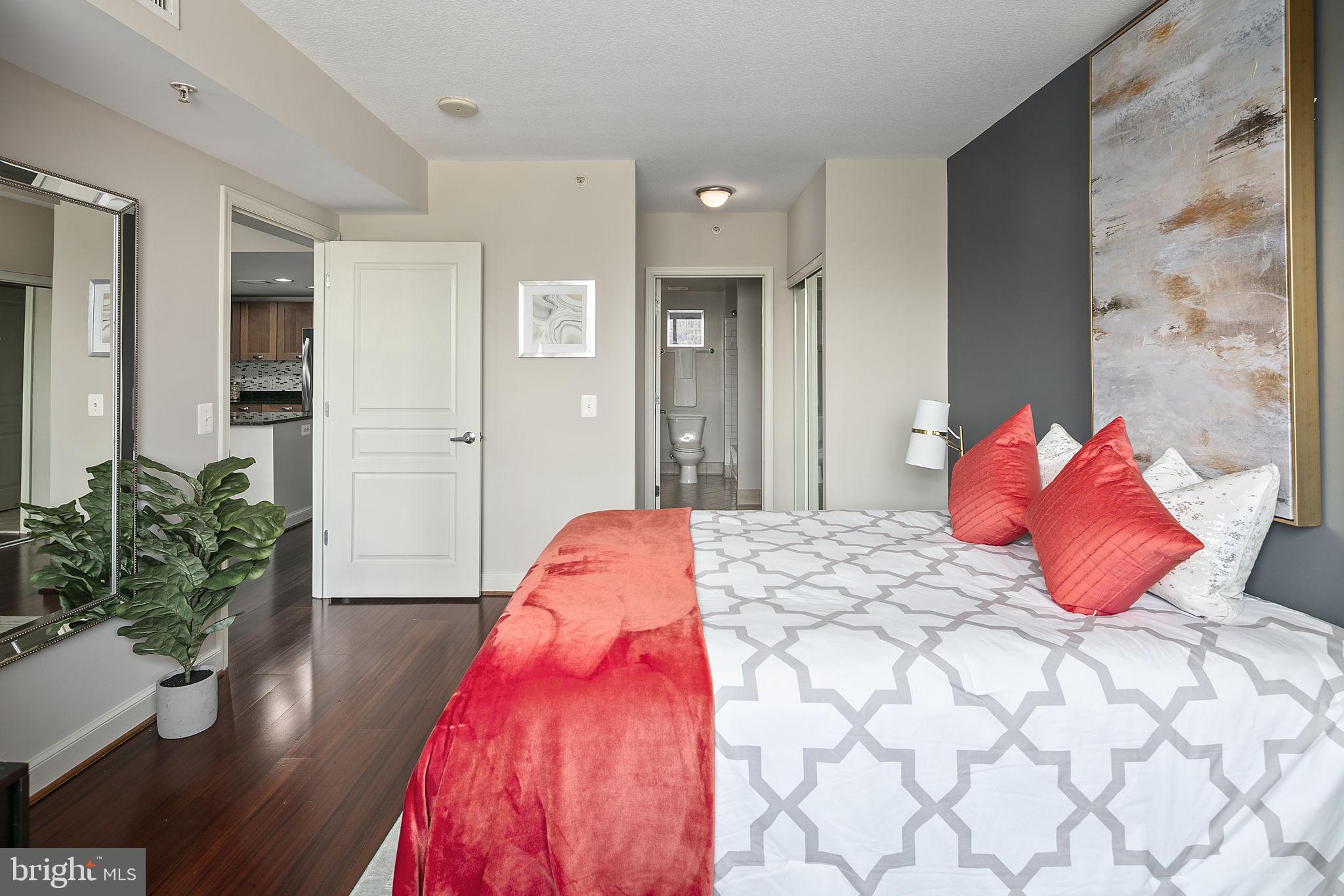 MIDTOWN ALEXANDRIA STATION CONDOMINIUM - Residential Lease