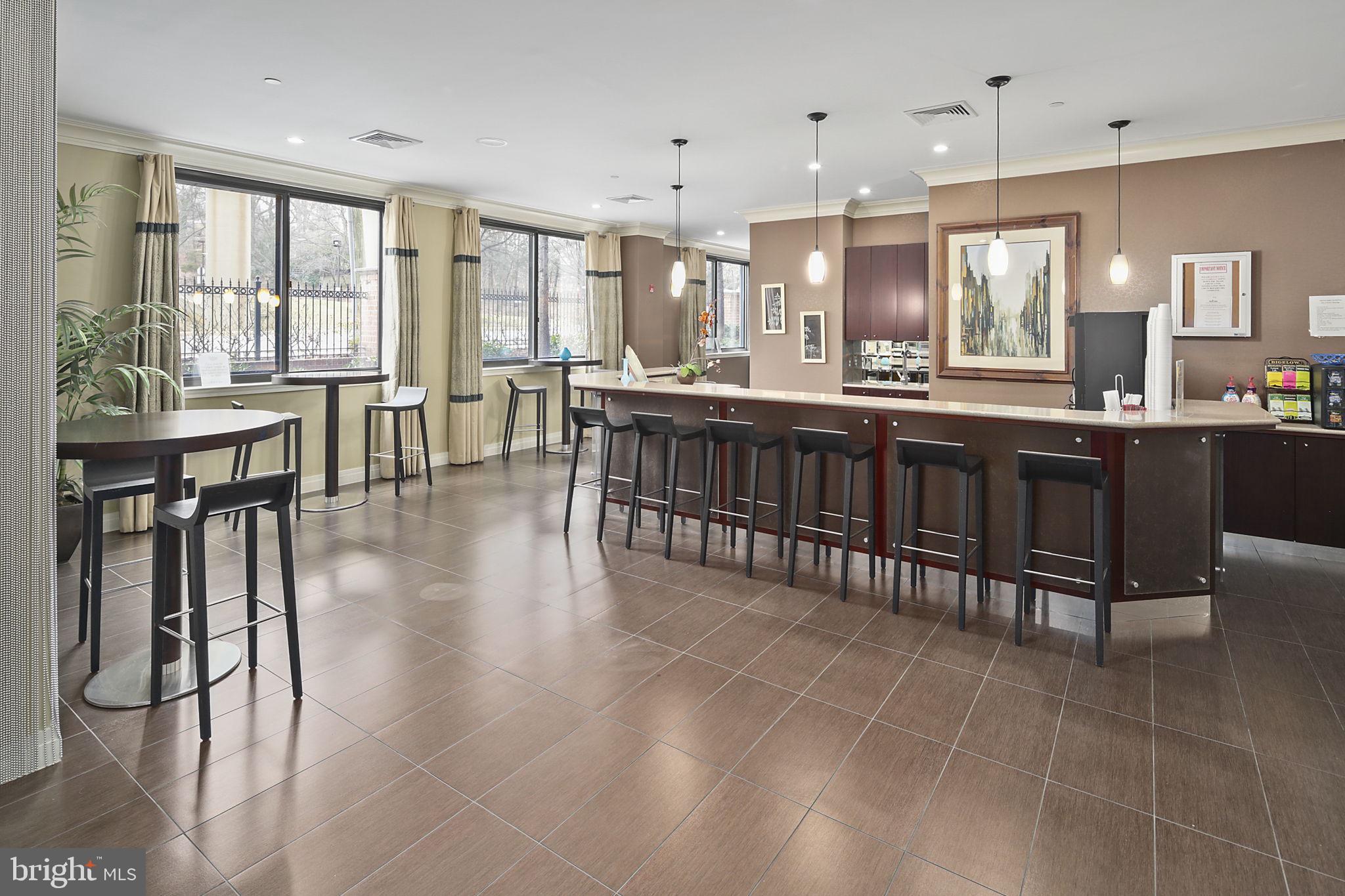 MIDTOWN ALEXANDRIA STATION CONDOMINIUM - Residential Lease