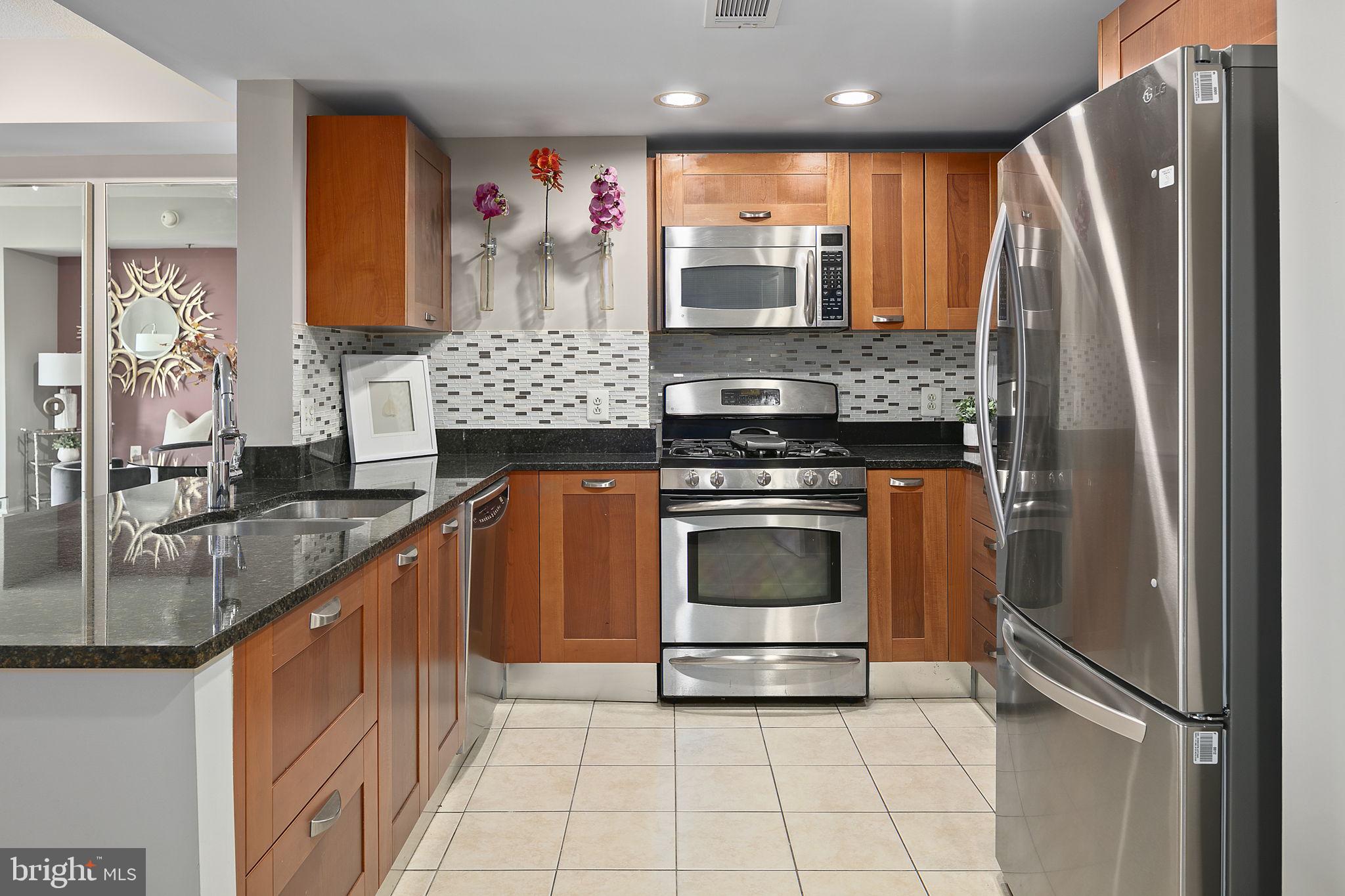 MIDTOWN ALEXANDRIA STATION CONDOMINIUM - Residential Lease