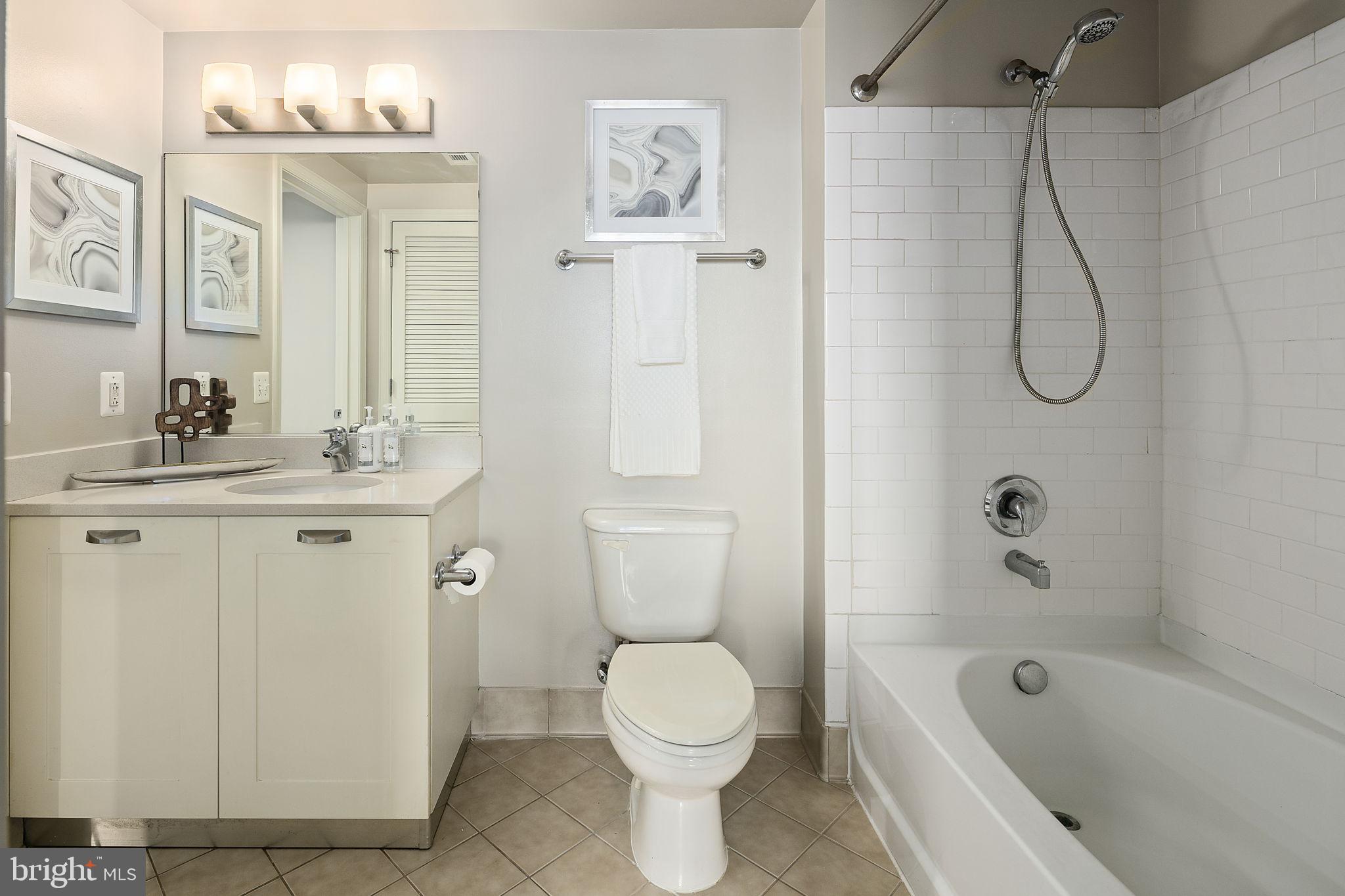 MIDTOWN ALEXANDRIA STATION CONDOMINIUM - Residential Lease