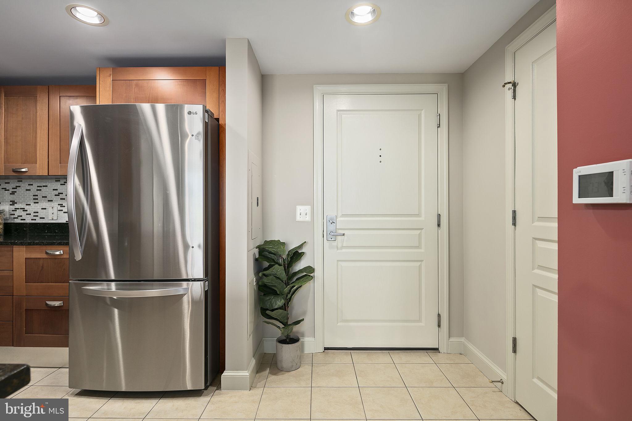 MIDTOWN ALEXANDRIA STATION CONDOMINIUM - Residential Lease