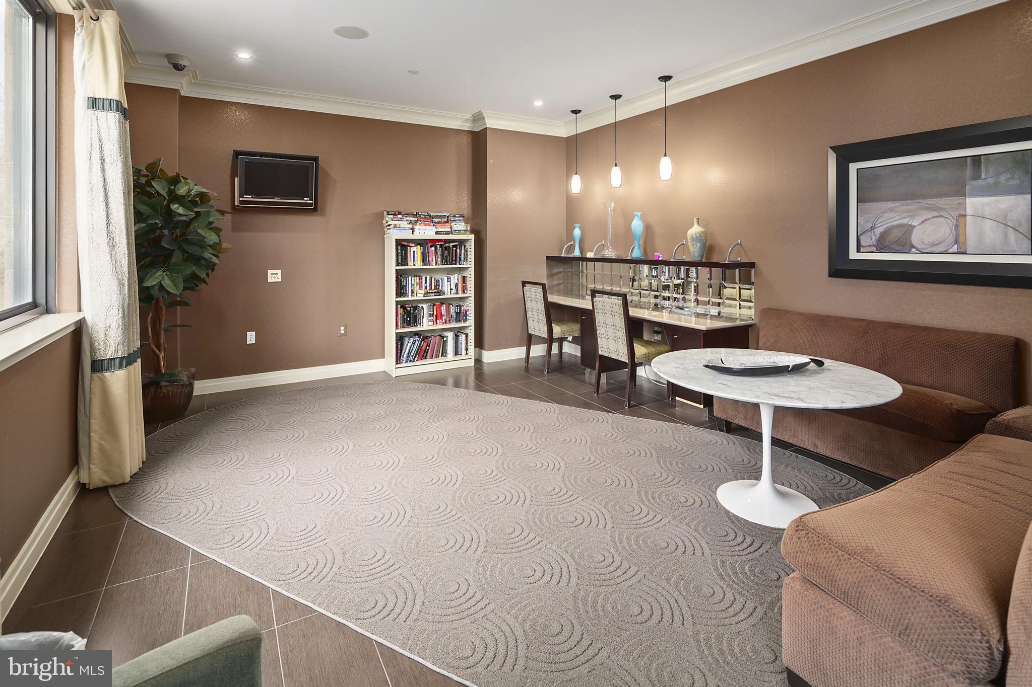 MIDTOWN ALEXANDRIA STATION CONDOMINIUM - Residential Lease