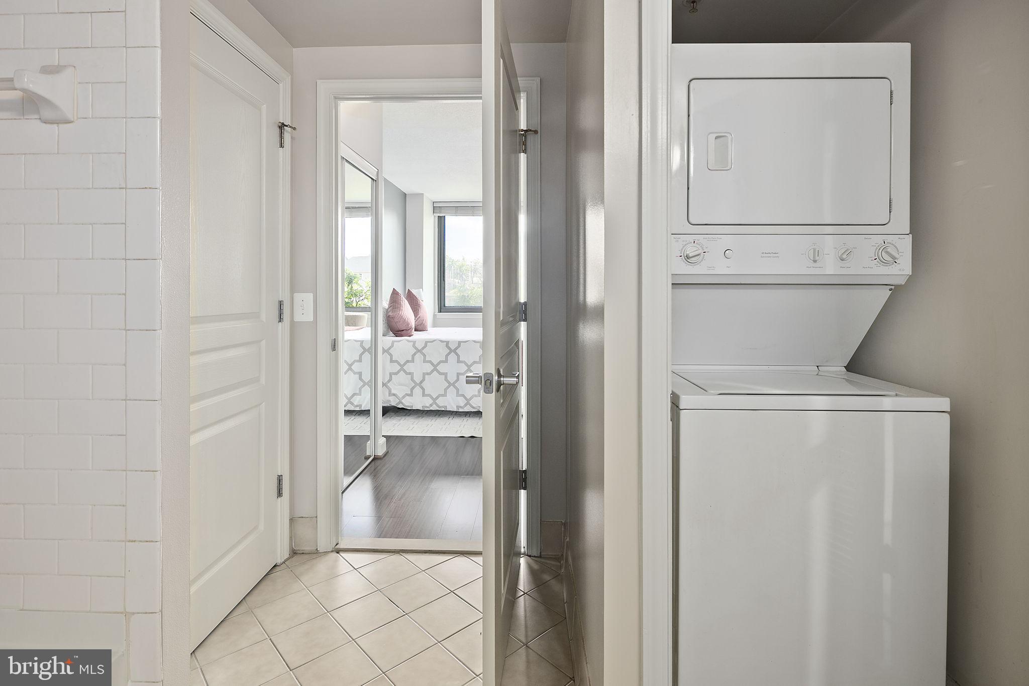 MIDTOWN ALEXANDRIA STATION CONDOMINIUM - Residential Lease