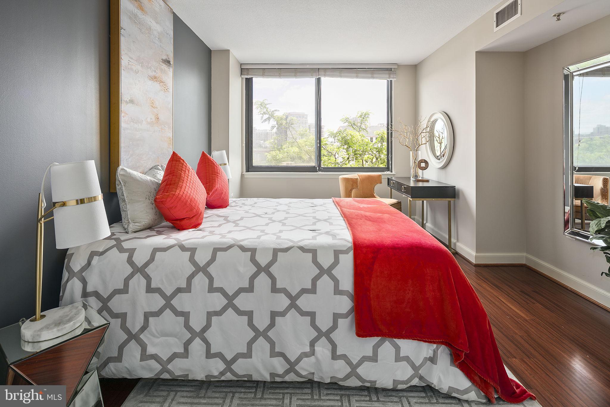 MIDTOWN ALEXANDRIA STATION CONDOMINIUM - Residential Lease