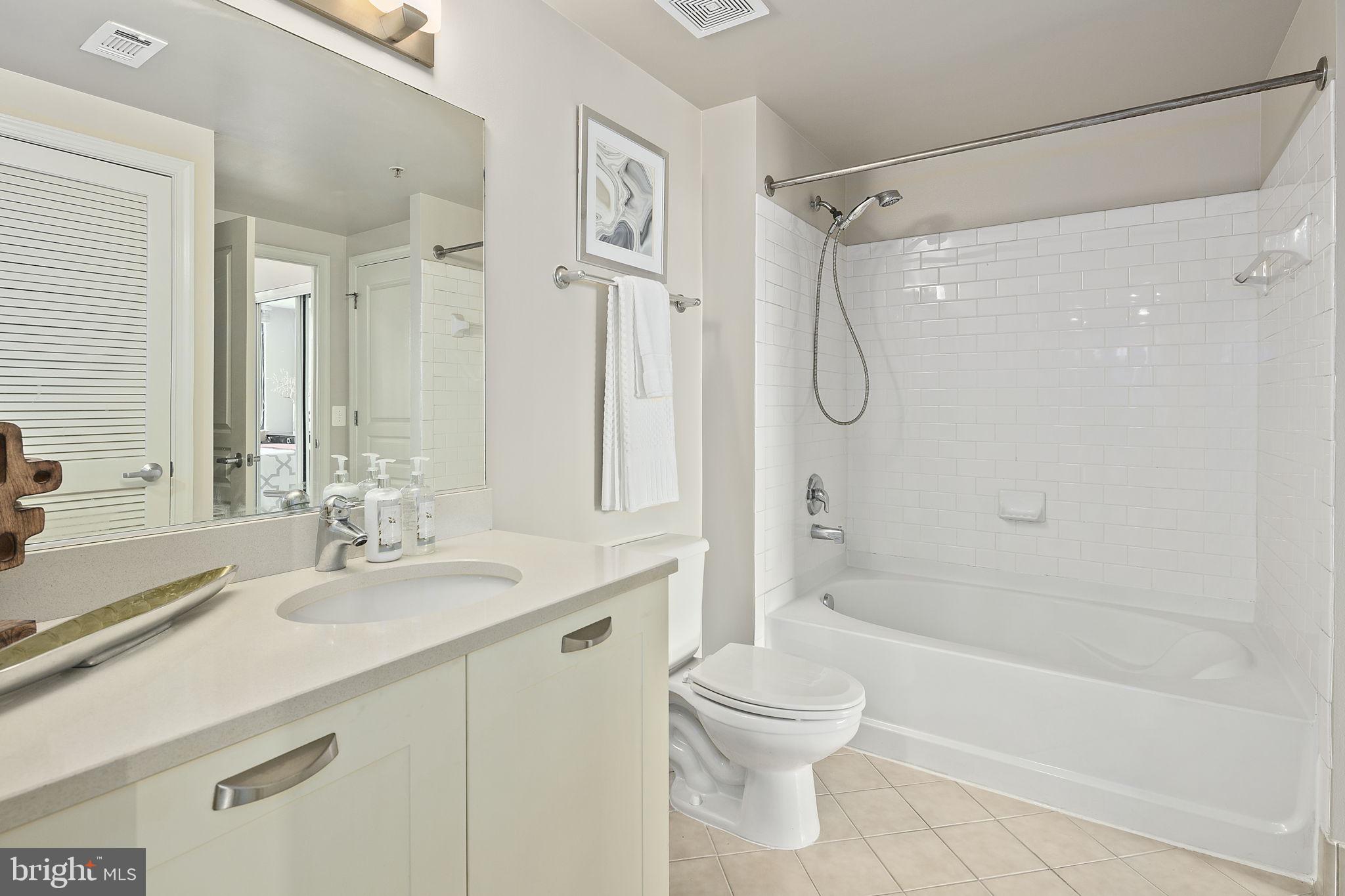 MIDTOWN ALEXANDRIA STATION CONDOMINIUM - Residential Lease