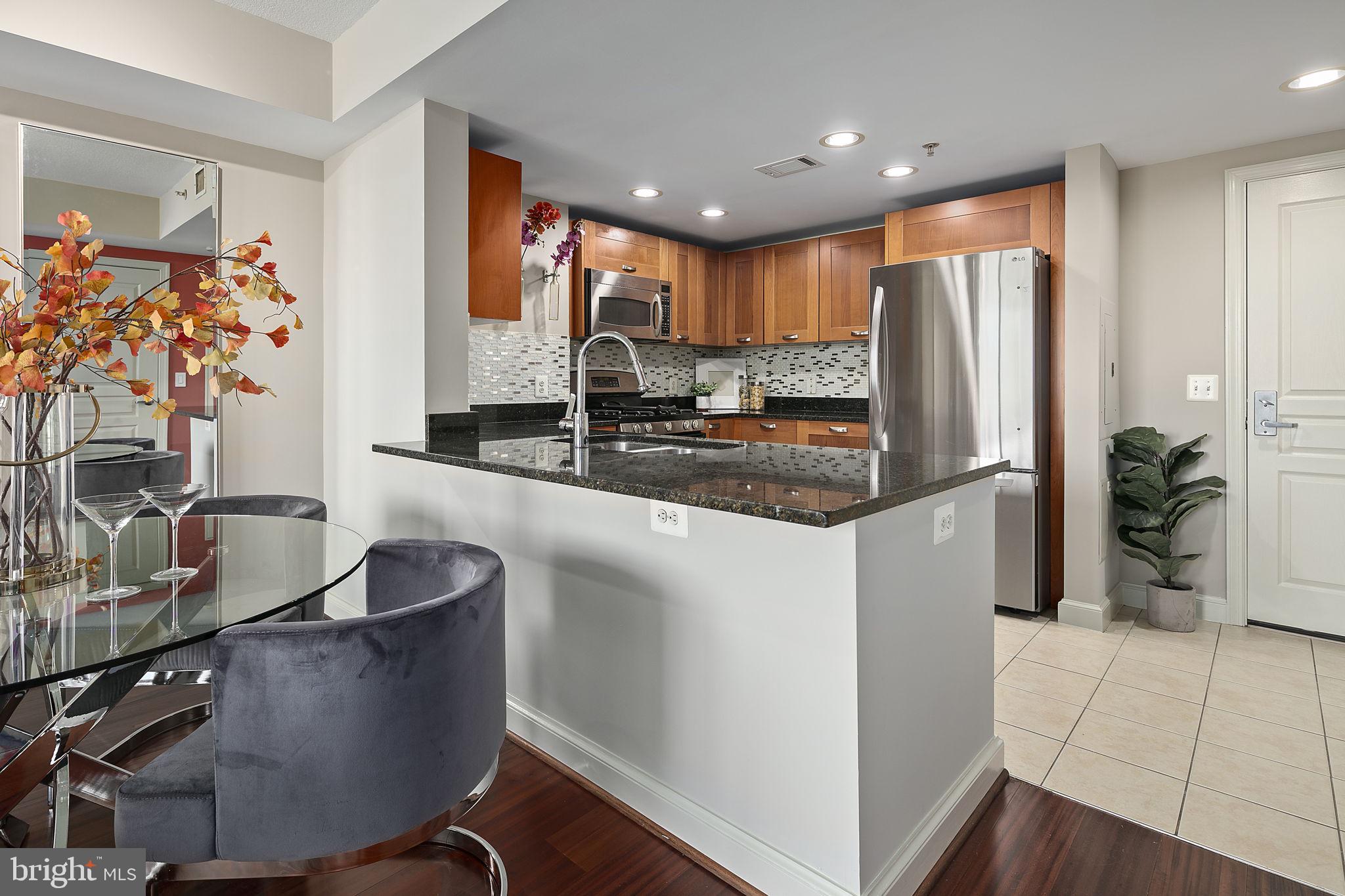 MIDTOWN ALEXANDRIA STATION CONDOMINIUM - Residential Lease