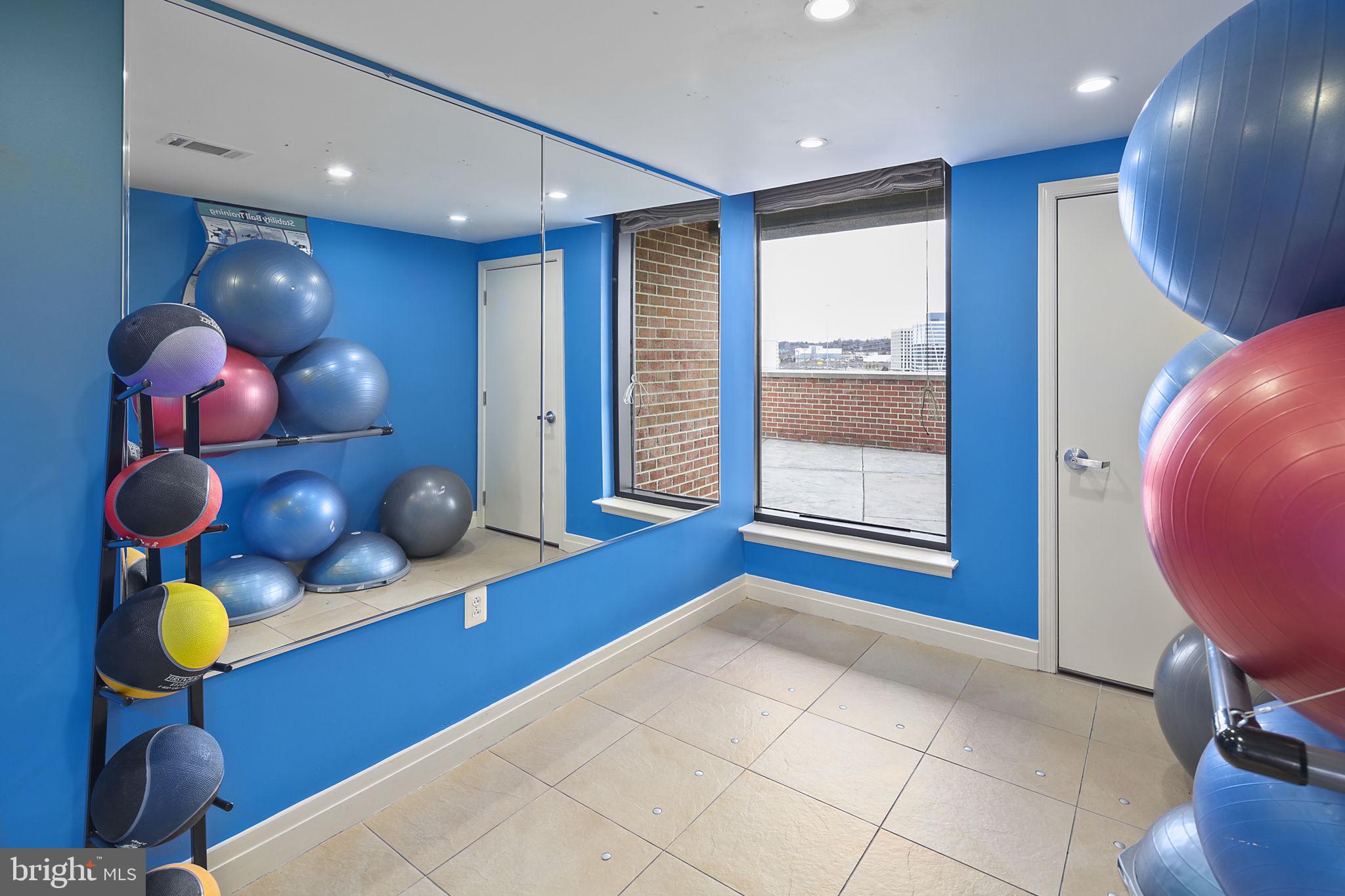 MIDTOWN ALEXANDRIA STATION CONDOMINIUM - Residential Lease