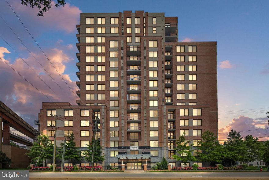 Stunning one bedroom , one bathroom unit with spectacular views of the Alexandria city skyline. Features an open floor plan, floor to ceiling windows, high-end finishes, washer/dryer, gym, rooftop pool, hot tub, grilling area, party room, cyber-cafe, 24-hour concierge, and controlled access garage parking. Directly across from Huntington Metro, minutes to restaurants, movie theater & Old Town!! WELCOME HOME!