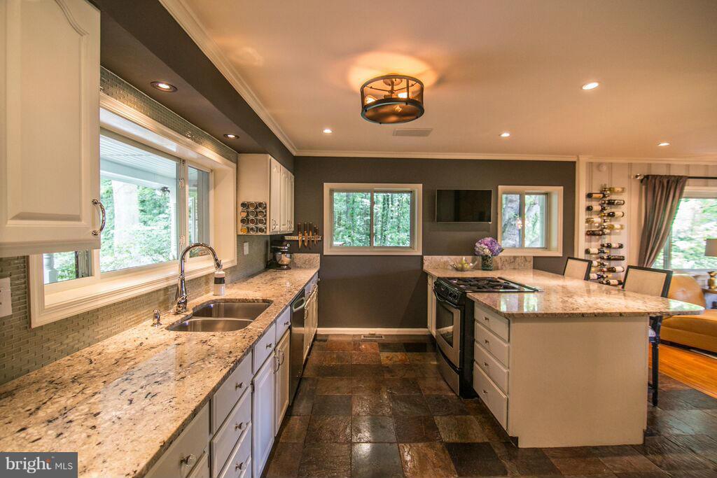 SHADY OAKS MANOR - Residential