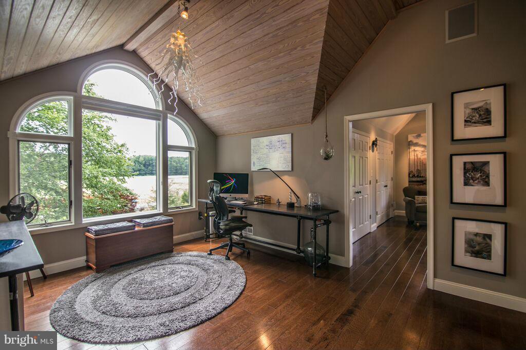 SHADY OAKS MANOR - Residential