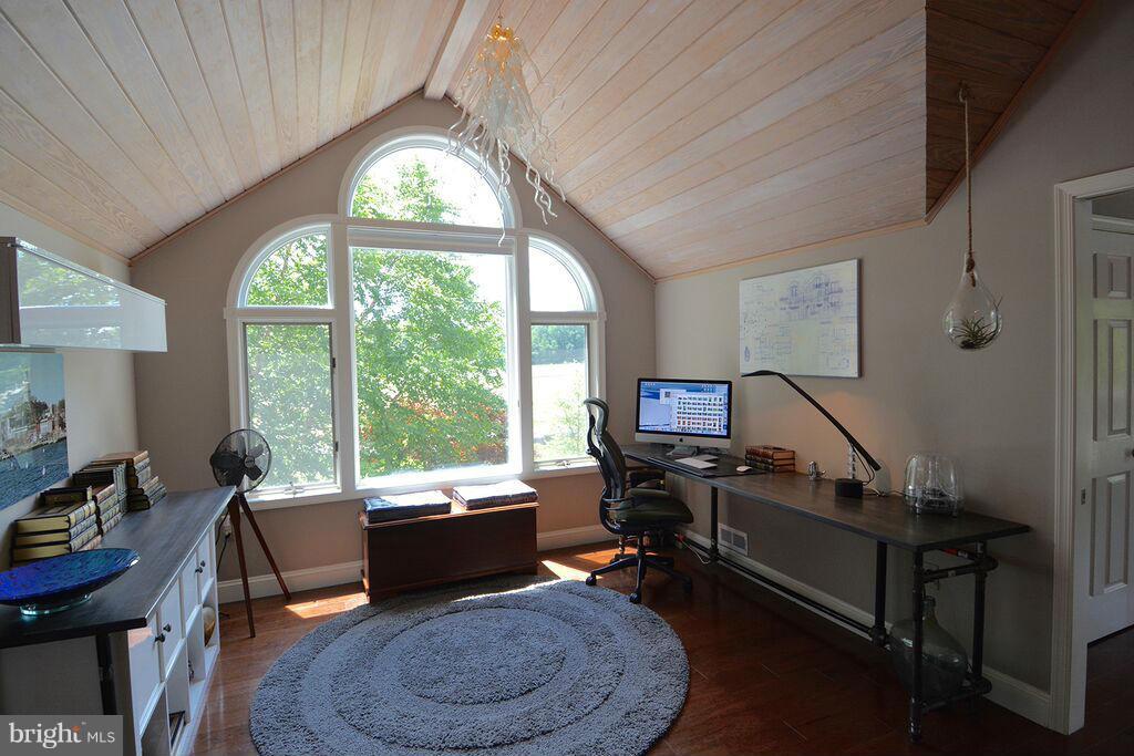 SHADY OAKS MANOR - Residential