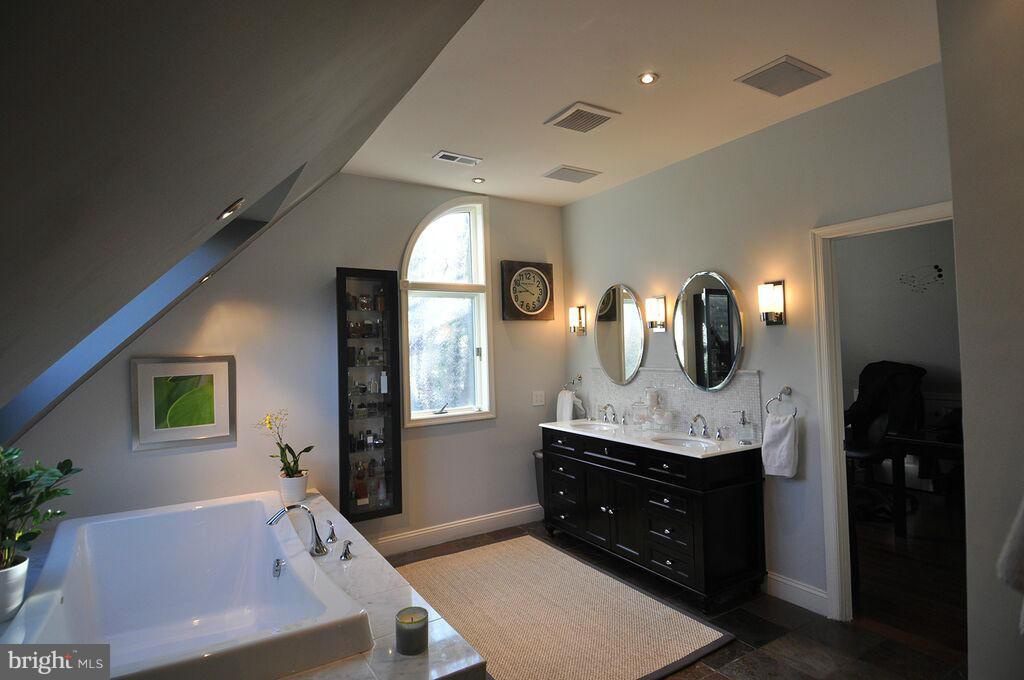 SHADY OAKS MANOR - Residential