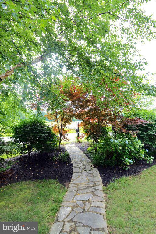 SHADY OAKS MANOR - Residential