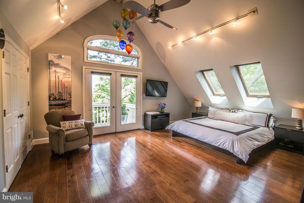 SHADY OAKS MANOR - Residential