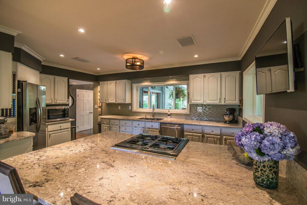 SHADY OAKS MANOR - Residential