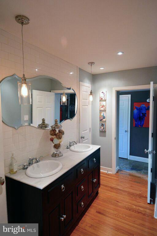 SHADY OAKS MANOR - Residential