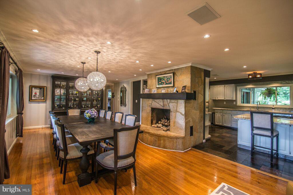 SHADY OAKS MANOR - Residential