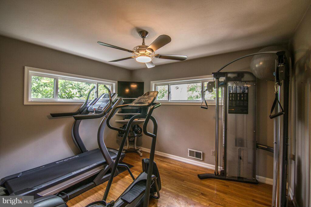 SHADY OAKS MANOR - Residential