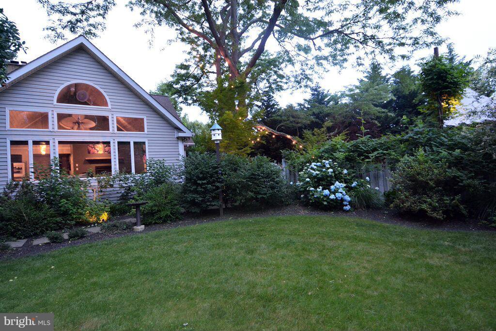 SHADY OAKS MANOR - Residential