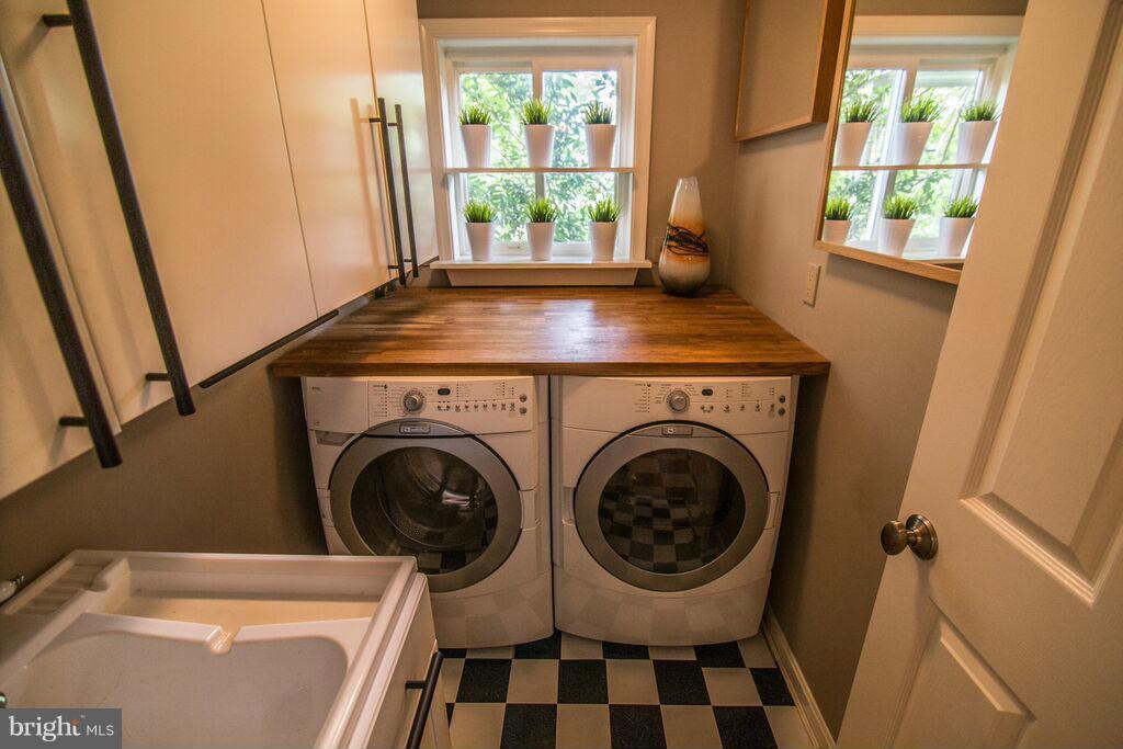 SHADY OAKS MANOR - Residential