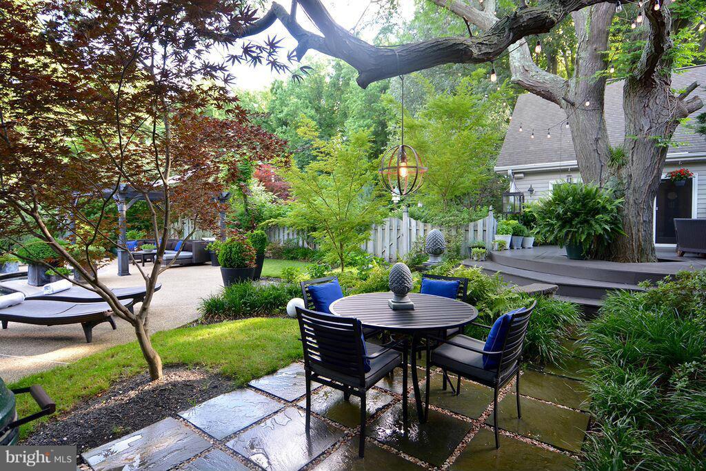 SHADY OAKS MANOR - Residential