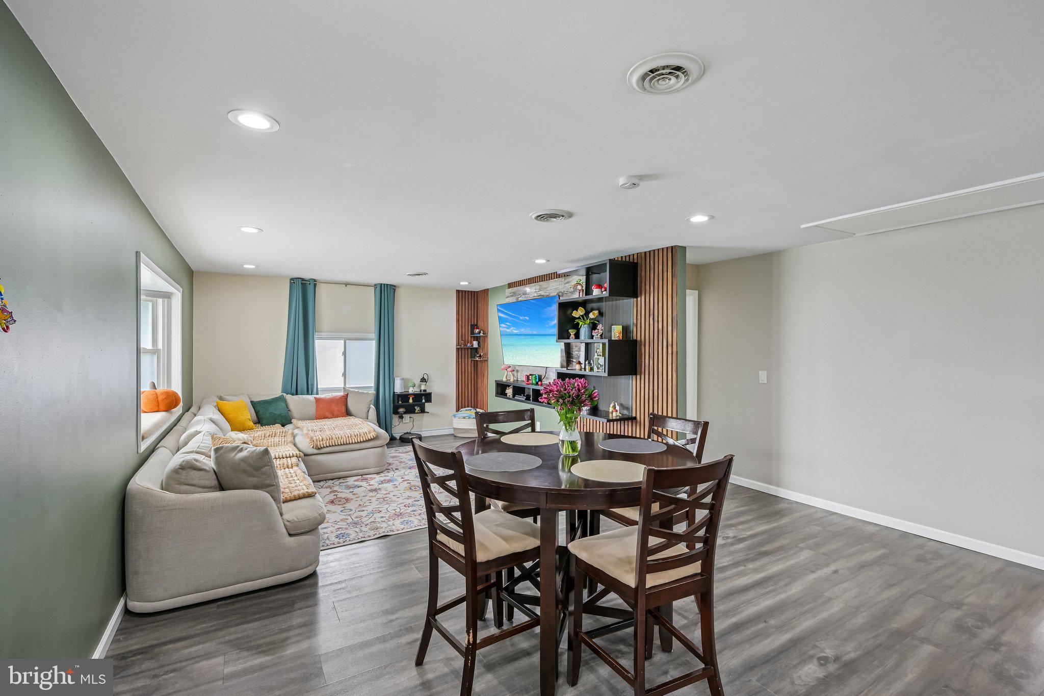 1 CURRY LANE