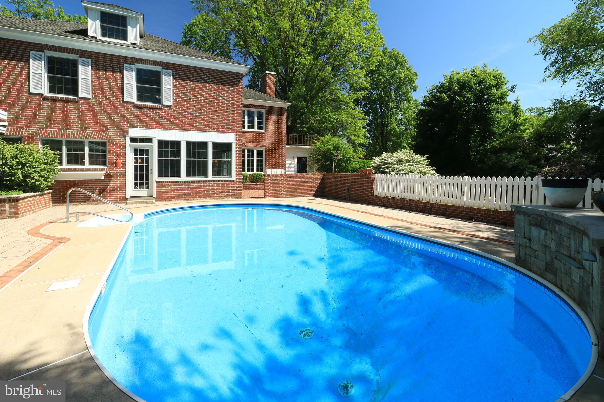 COLLEGE HEIGHTS - Residential